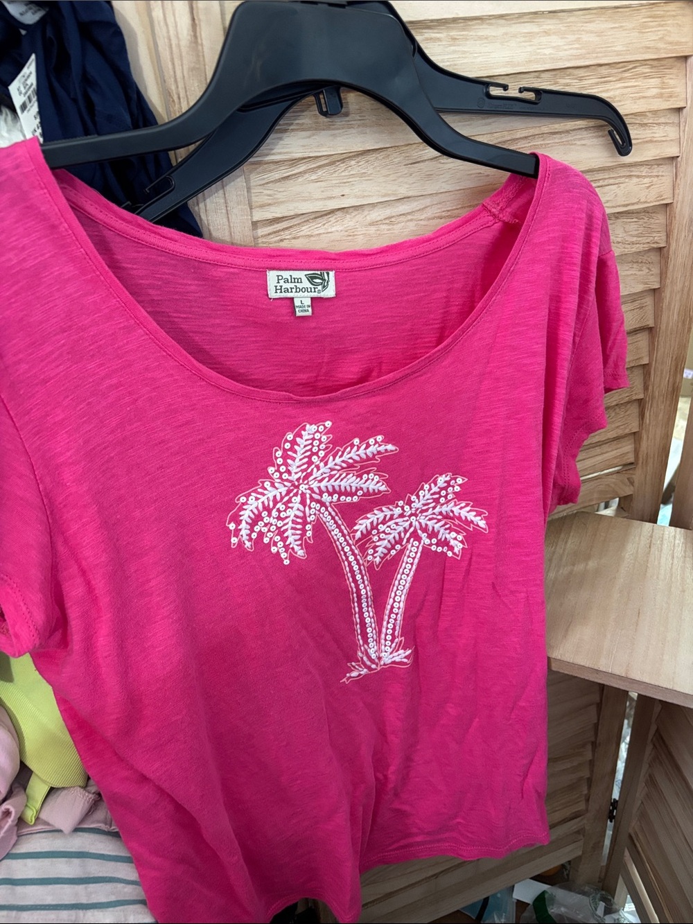 Palm Harbour Women's Pink Palm Tree Scoop Neck Tee Large